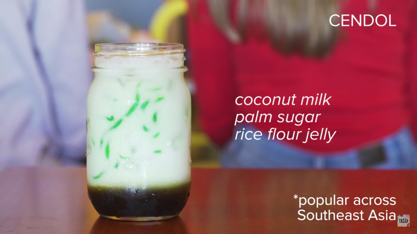 Orang Bule Mencicipi Masakan Indonesia